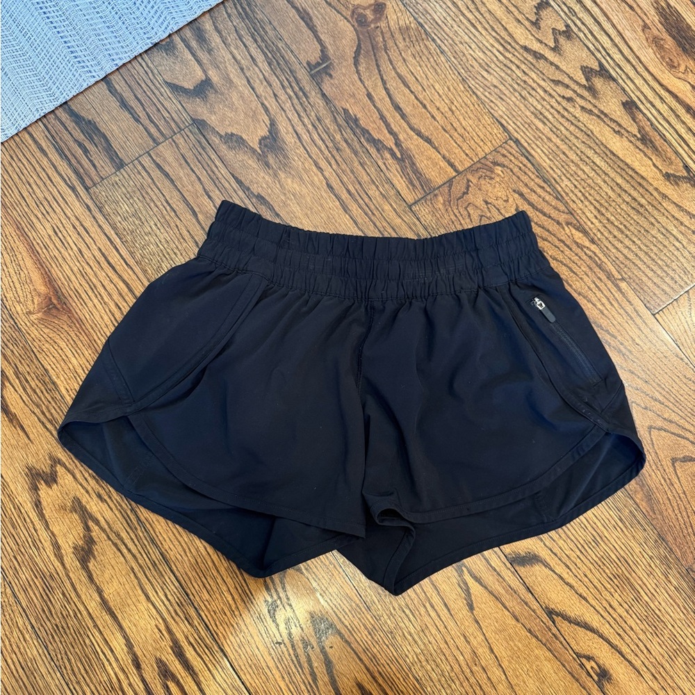 Lululemon Women's 2.5” Shorts - Black - Size 8